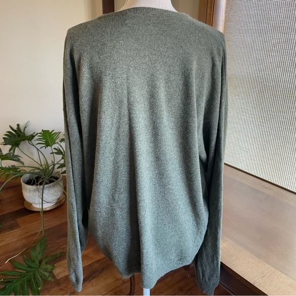 C Reid Pure Cashmere V-Neck Sweater in Soft Heather Green Made in Scotland - Picture 2 of 9